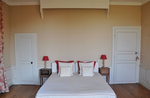 Senlis Bed & Breakfast | Dream room in 18th century manor house
