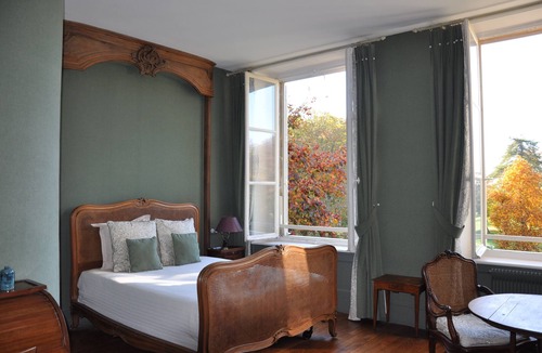 Senlis Bed & Breakfast | Dream room in 18th century manor house