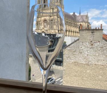 Hincmar Apartment | Duplex hammam au pied de la Cathédrale avec vue