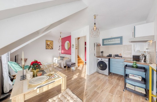 Verneuil-sur-Seine Apartment | Duplex Les Oiseaux du Verger, in the heart of the city (30 min from Paris)
