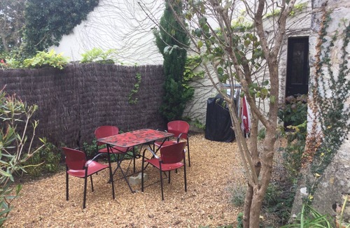 Nogent-le-Rotrou Apartment | Duplex studio with small garden at the foot of the château
