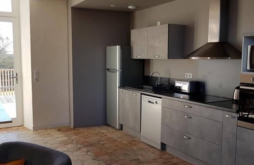 Linge Cottage | Eco-renovated rectory with terrace and pond view, near Brenne Regional Natural Park