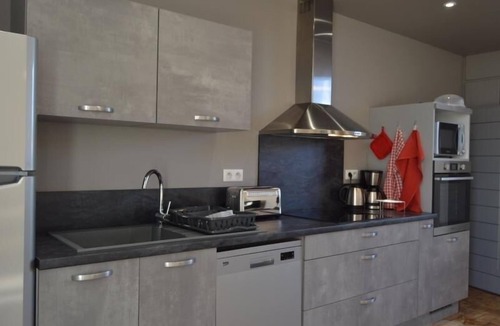 Linge Cottage | Eco-renovated rectory with terrace and pond view, near Brenne Regional Natural Park