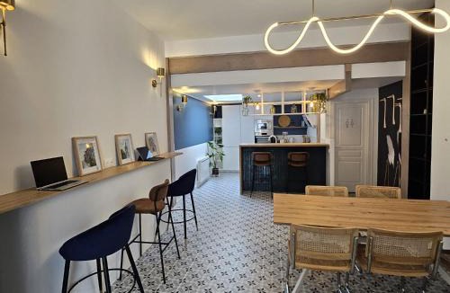 Saint-Acheul House | Elégante maison amiénoise - jacuzzi, home-cinéma, proche gare - La Maison Des Petits Sablon