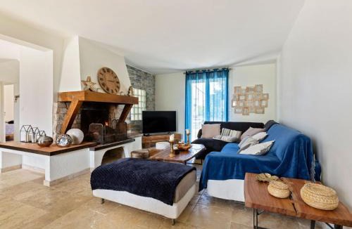 Touques House | Elegant holiday home with fenced garden