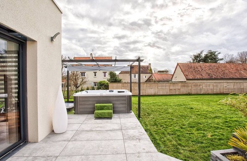 Ranville House | Elegant house with jacuzzi, modern comfort and history in Ranville