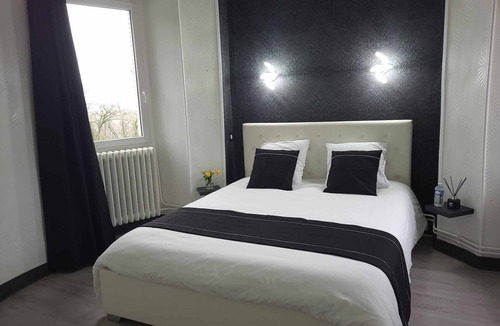 Cluis Bed & Breakfast | Elegant stay at Château, modern comfort and nearby activities