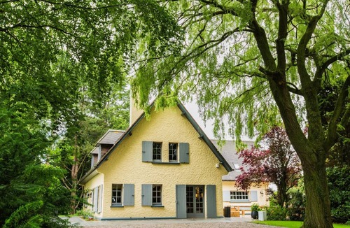 Estaires Cottage | Elegant Villa with Spa, Large Garden, Near Lille - Sleeps 14