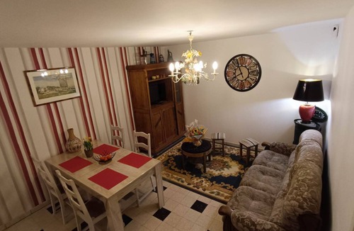 Peronne House | Emplacement Calme Gîte Chic et Accueillant