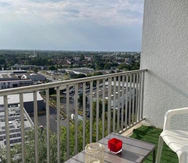 Mons-en-Baroeul Apartment | En hauteur, au pied du métro & 7mn du centre Lille