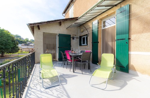 Coupiac House | Equipped house + aveyron village center 120m2 garden terrace wifi 3 bedrooms