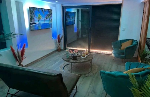 Loon-Plage Villa | 𝐄𝐬𝐜𝐚𝐩𝐞 𝐙𝐞𝐧 Tropical Villa & Private Spa