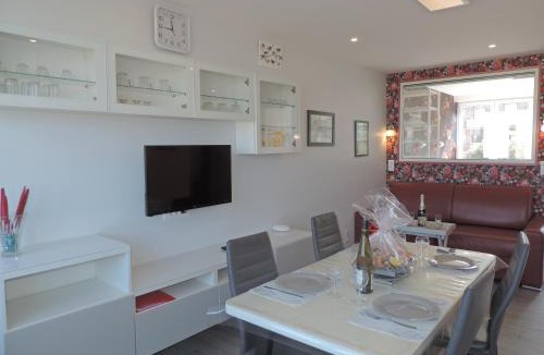 Le Treport Apartment | ESPLANADE FRONT DE MER 109 1er Etage Lit fait wifi Taxe de Séjour incluse