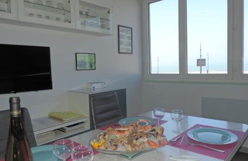 Le Treport Apartment | ESPLANADE FRONT DE MER 113 1er Etage Lit fait WIFI Taxe de séjour incluse