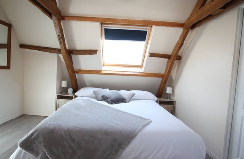 Parenty Other | Family farmhouse sleeps up to 14 guests.