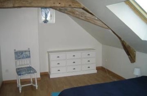 Pontvallain Cottage | Family-Friendly Gîte with Large Terrace, Playground, and Trampoline in Countryside