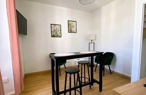 Laval Apartment | Flat Hypercentre - Laval on foot!