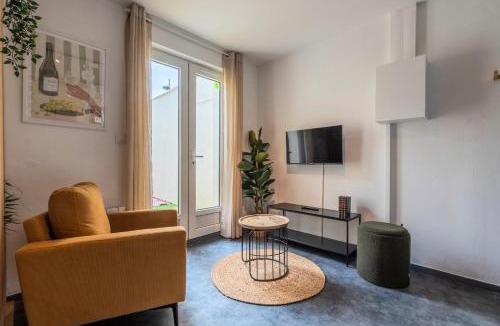 Croix Apartment | Flat near Parc Barbieux with terrace