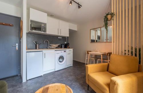 Croix Apartment | Flat near Parc Barbieux with terrace