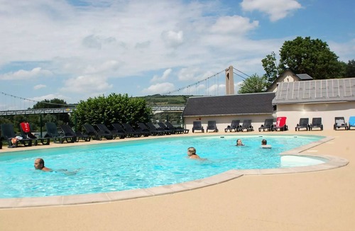 Les Andelys House | Flower Camping Ile des Trois Rois * - Mobilhome Comfort 29m2 - PMR (2 bedrooms) + terrace 4 people