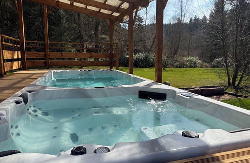 Jeanmenil Villa | Forest setting with swim spa