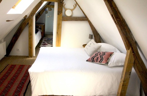Normandy House | Former wine press in a 4ha property. Neat decor, on the cider route.