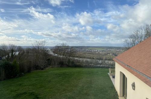 Les Authieux-sur-le-Port-Saint-Ouen Bed & Breakfast | La Tour en Seine