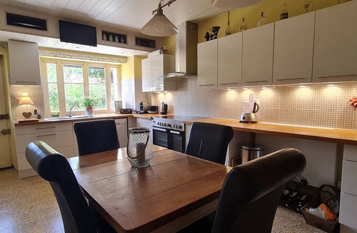 Treigny House | Gite Verger a charming home with private pool and extensive gardens