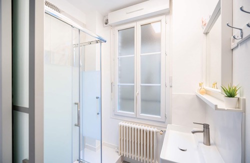Hincmar Apartment | 💙🤍❤️ FRENCH TOUCH' CATHEDRAL