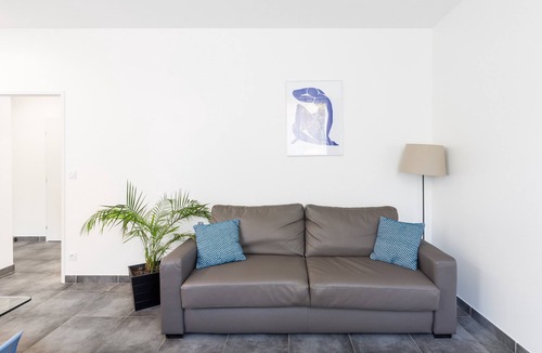 Hincmar Apartment | Friendly Space in Central Reims: Discover Our Beautiful Minimalist Apartment