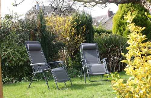 Bagnoles-de-l'Orne Apartment | furnished apartment with all mod cons in a detached house with a garden