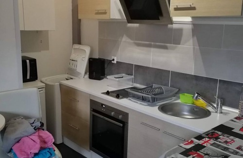 Puiseux-en-France Apartment | Furnished studio 10 minutes from Parc Astérix by car.