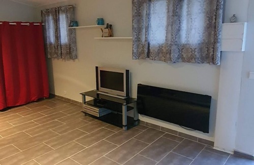 Puiseux-en-France Apartment | Furnished studio 10 minutes from Parc Astérix by car.