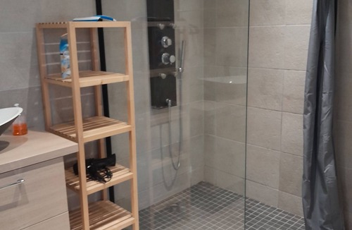 Montreuil-sur-Mer Bed & Breakfast | Gîte 2 ou 4 Personnes Avec Jacuzzi et Terrasse Privative