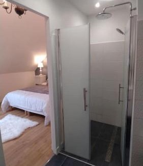 Montge-en-Goele Villa | Gîte aux trois suites parentales et son jacuzzi