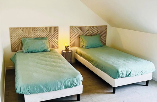 Feignies House | Gîte Avec Suite de Luxe et Bain à Remous