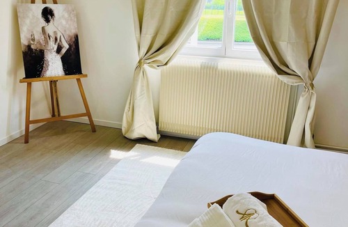 Feignies House | Gîte Avec Suite de Luxe et Bain à Remous