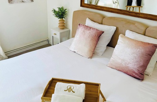 Feignies House | Gîte Avec Suite de Luxe et Bain à Remous