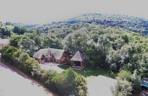 La Bussiere-sur-Ouche Cabin | Gîte de L'hôtel-dieu, Mon Château en Bois en Bourgogne Avec SPA