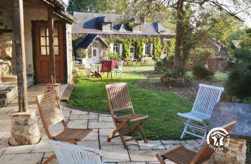 Gennes-sur-Glaize House | Gîte familial avec piscine couverte, animaux et grand jardin, tout inclus, jusqu'à 11 pers - FR-1-600-234