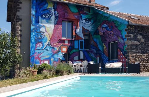 Alleyrac Apartment | Gîte Le Roman d'Alleyrac (ciel bleu)
