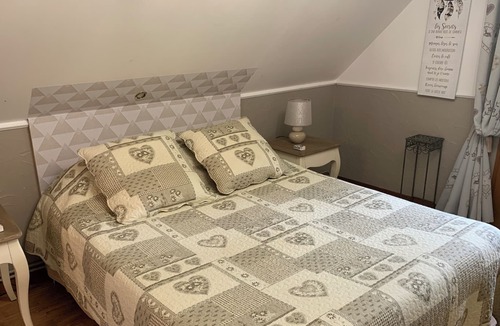 Yquebeuf House | Gîte Tout Confort Avec Beau Jardin et SPA Situé à Yquebeuf 20 Minutes de Rouen