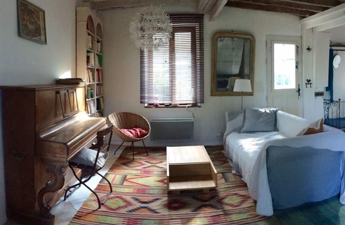 Vaudancourt House | Garden, stones, fireplace . A haven of peace one hour from Paris