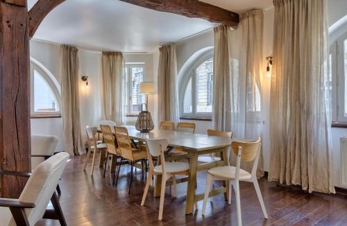 Quartier Vieux Marche-Cathedrale Apartment | Geoffroy sublime duplex à proximité de la place du vieux marché