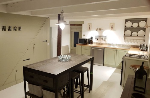 Villiers-le-Pre House | Gite 3 bedroom, 2 bathroom, swimming pool, fishing lakes, large mature garden