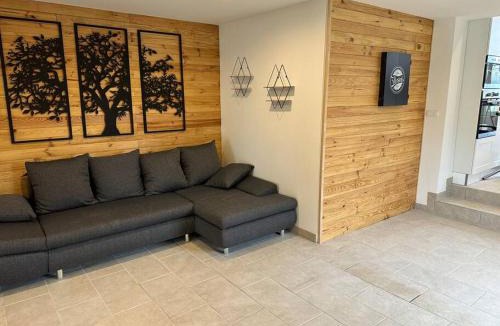 Frignicourt House | Gite 5 chambres, piscine intérieure, proche du Der