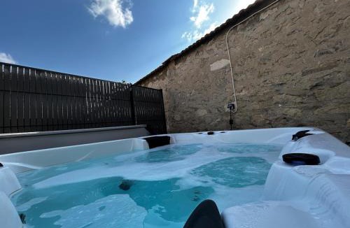Bourgogne-Fresne Apartment | Gite 8 personnes avec jacuzzi à 10 min de Reims