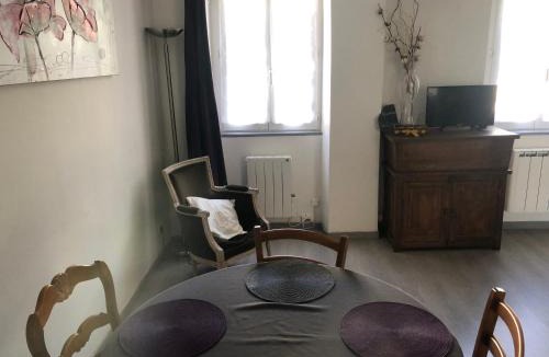 La Roche-Guyon Apartment | Gite Ancien Relais de Saint-Jacques