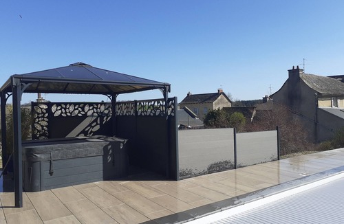 Durenque House | Gite for 8 people, heated swimming pool-SPA in the heart of the village with private garden