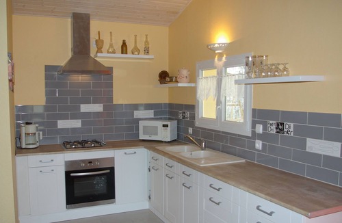 Savignac-de-Miremont Cottage | Gite LE HIBOU with garden and swimming pool covered terrace